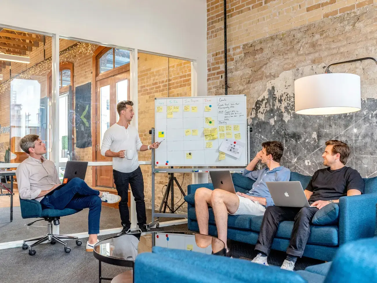 Managing a Software Development Team: 20 Best Practices in 2025