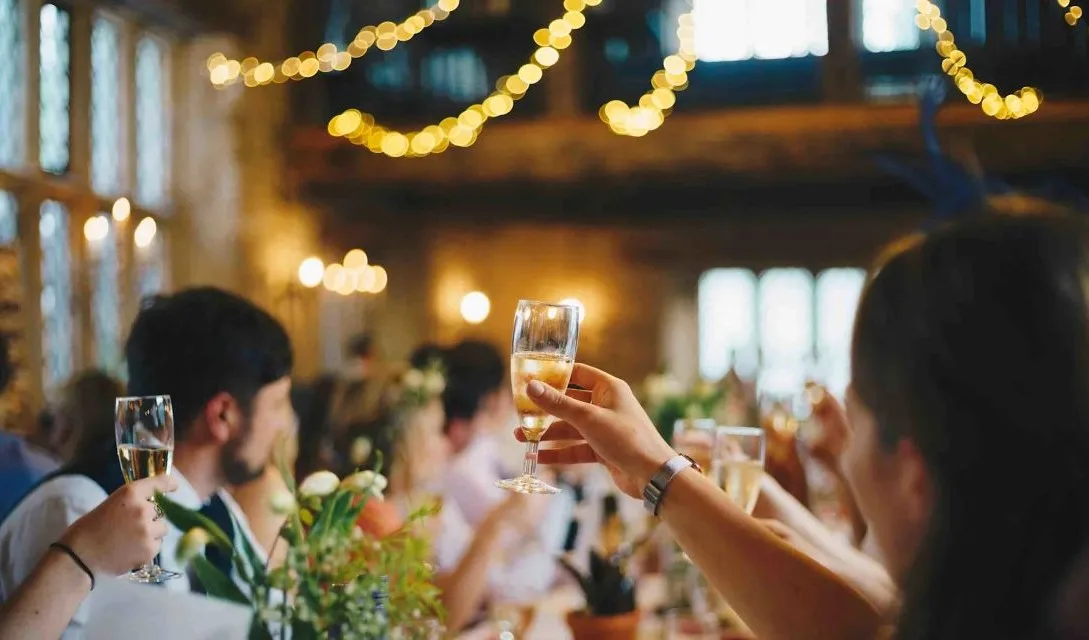 Blog promo - How to choose the perfect wedding wines - Image