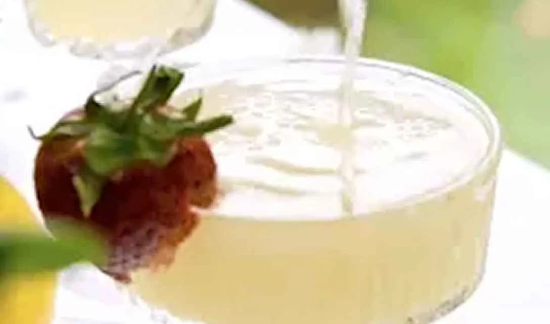 Enjoy the sunshine with our Summer Garden Fizz cocktail