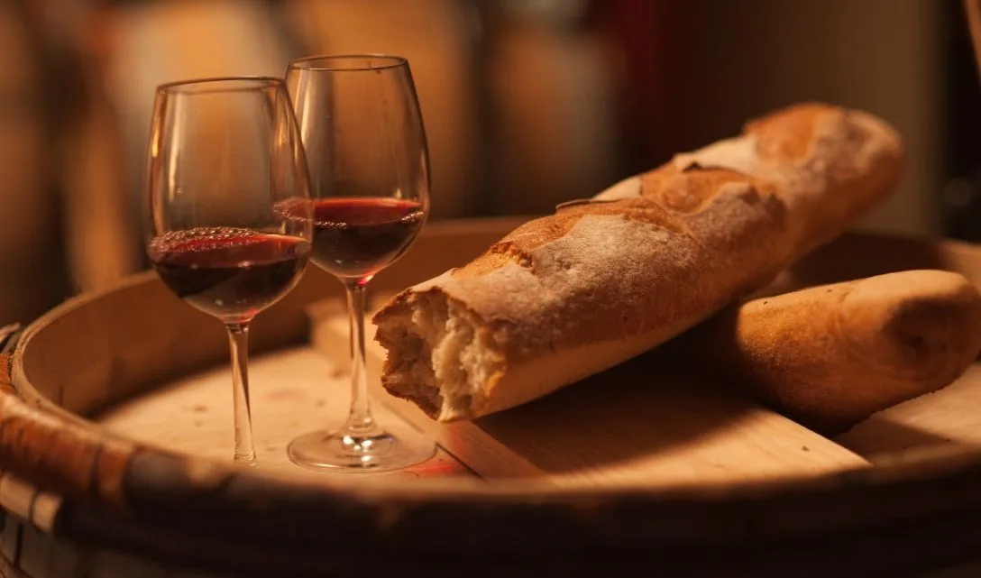 chat-du-pape and bread