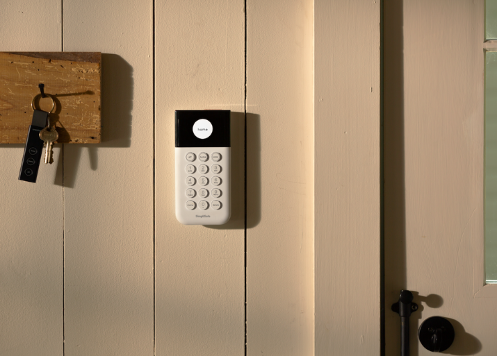 How does a smart alarm system work?