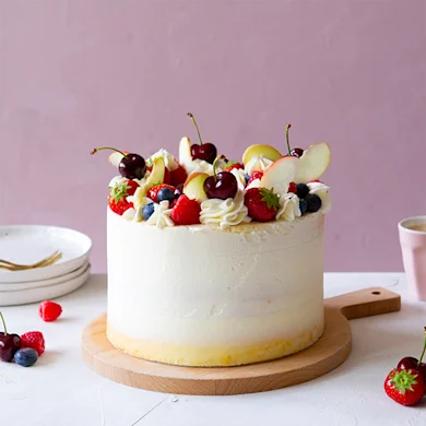 Semi naked biscuittaart met zomerfruit 