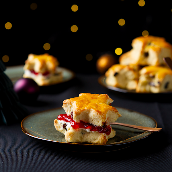 Kerst scones met rozijnen