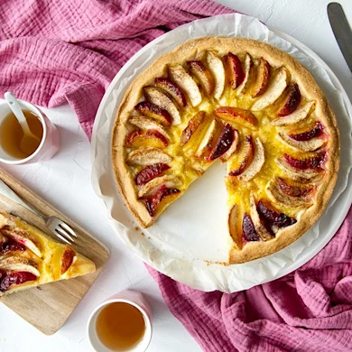 Romige appeltaart met pruimen
