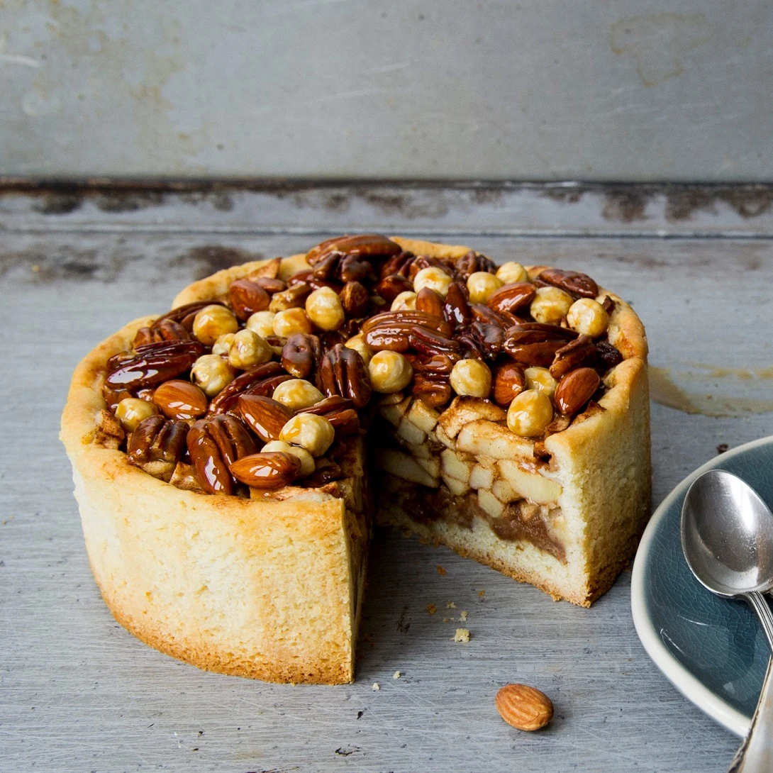 Recept: Klein appeltaartje met noten - Bakken.nl