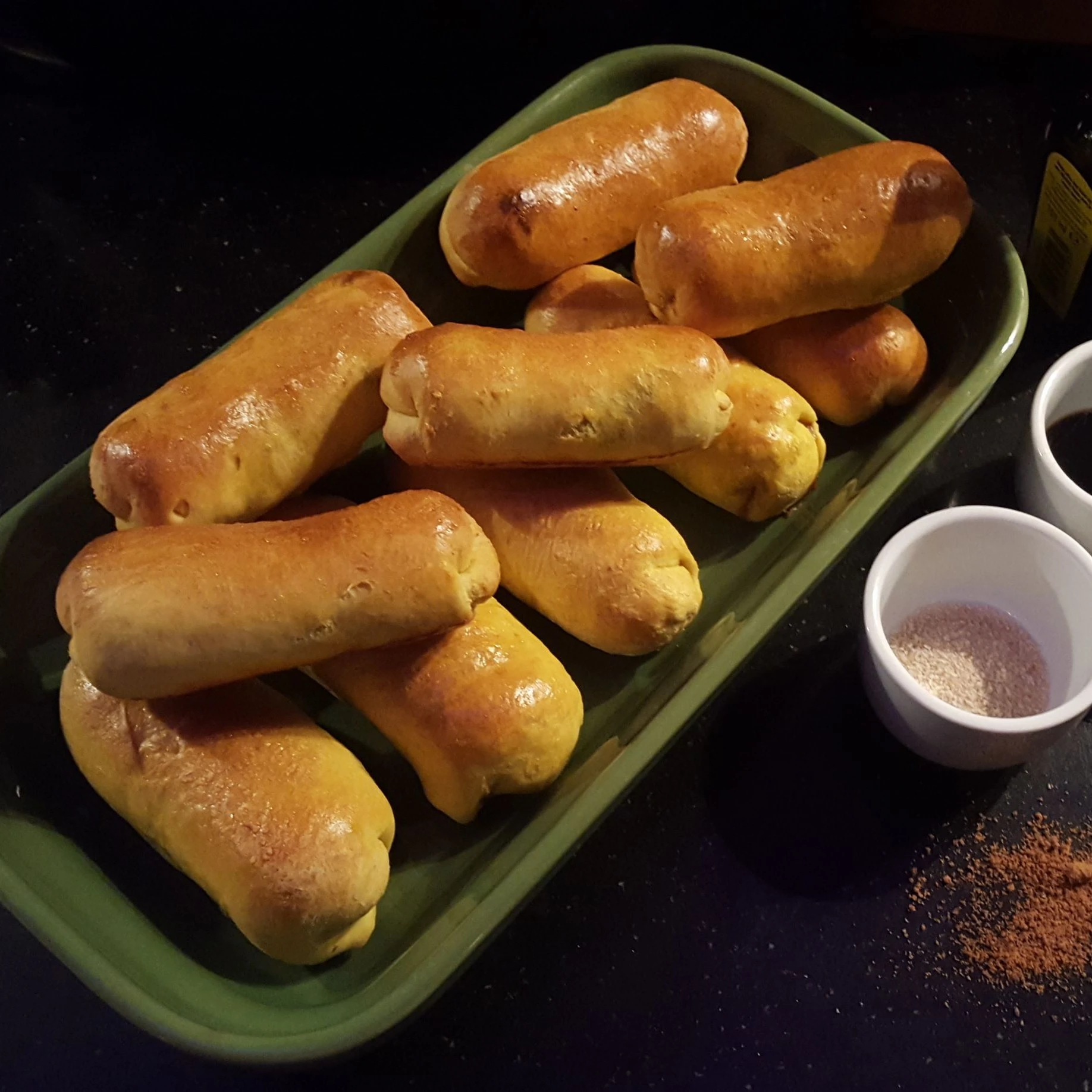 Recept: Worstenbroodje met Indisch gekruid gehakt - Bakken.nl