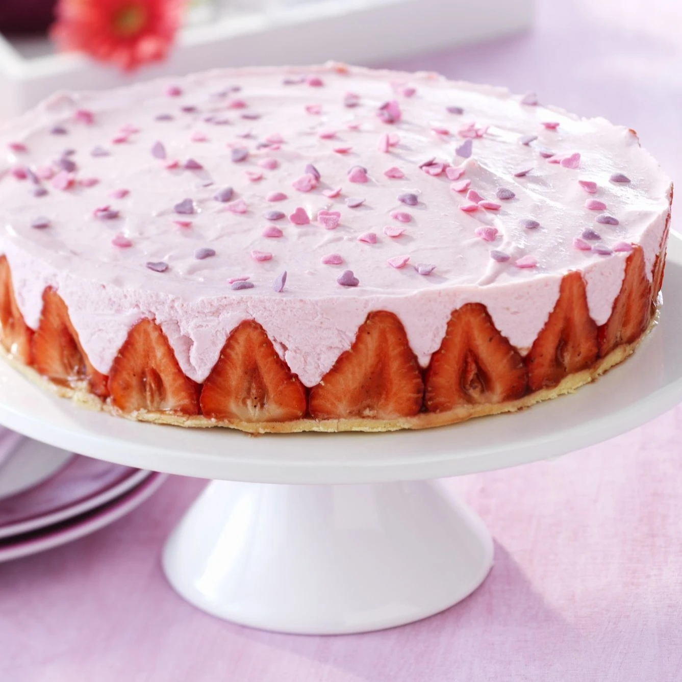 Recept: Aardbeien hartjestaart - Bakken.nl