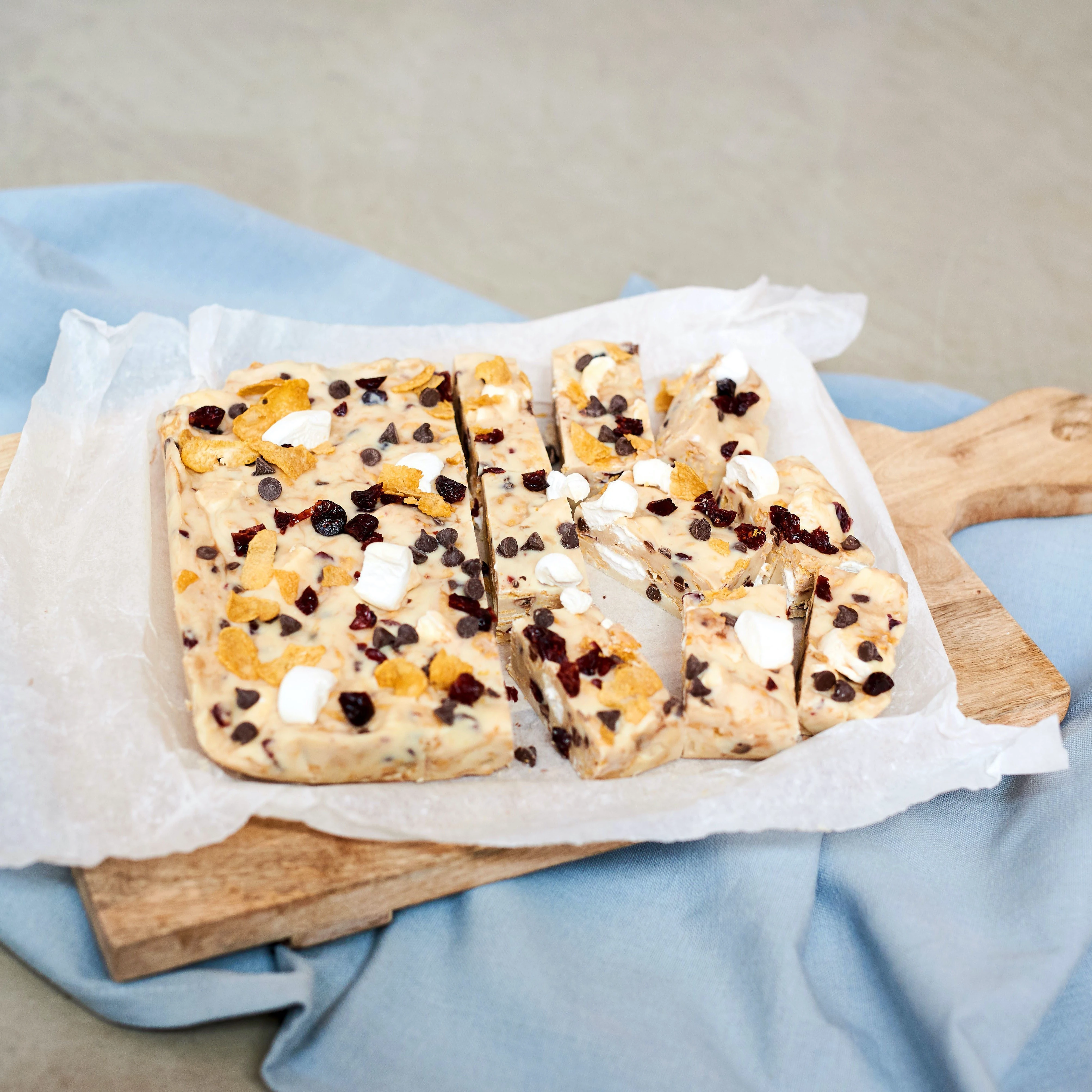 Recept: Rocky roads van witte chocolade - Bakken.nl