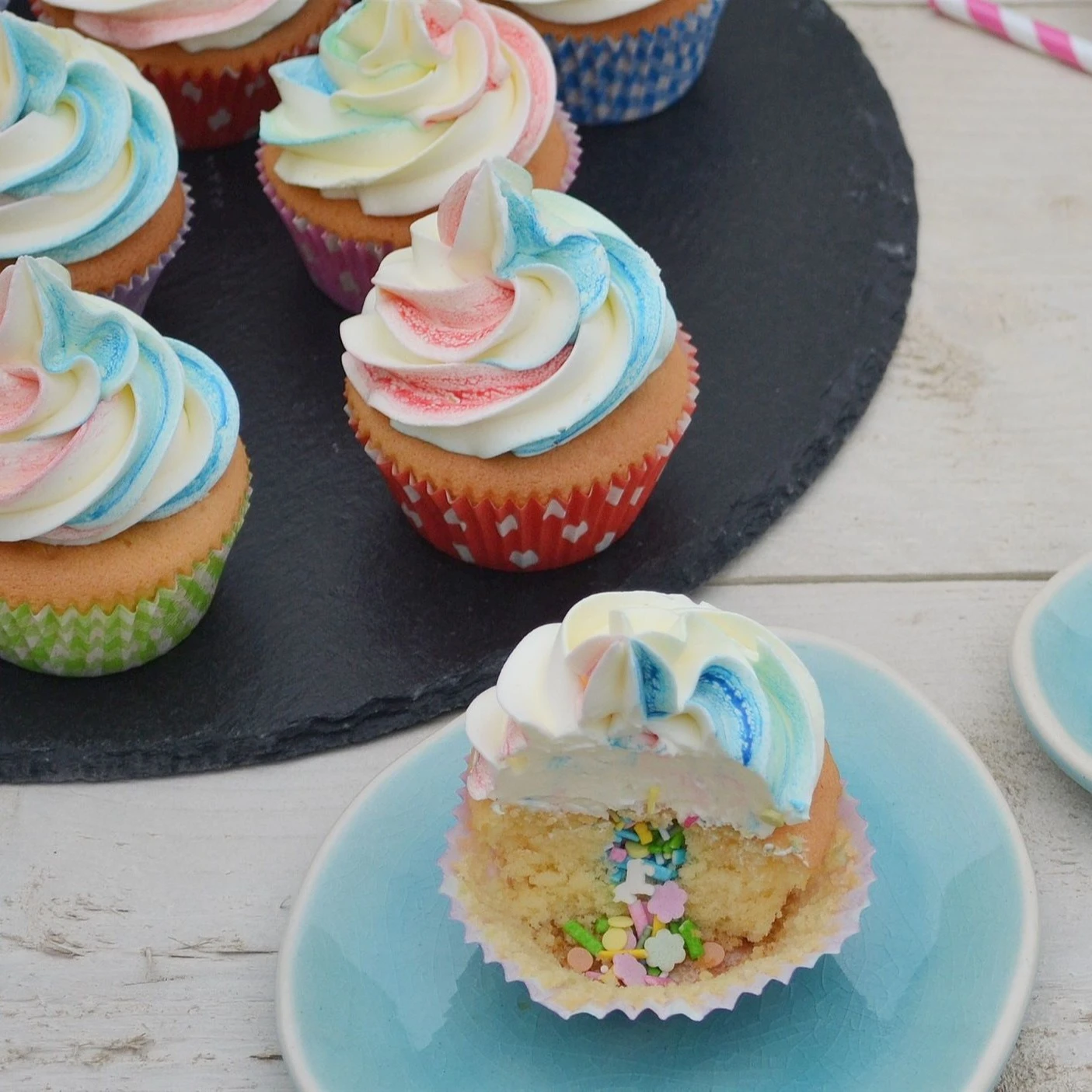 Recept: Piñata cupcakes - Bakken.nl