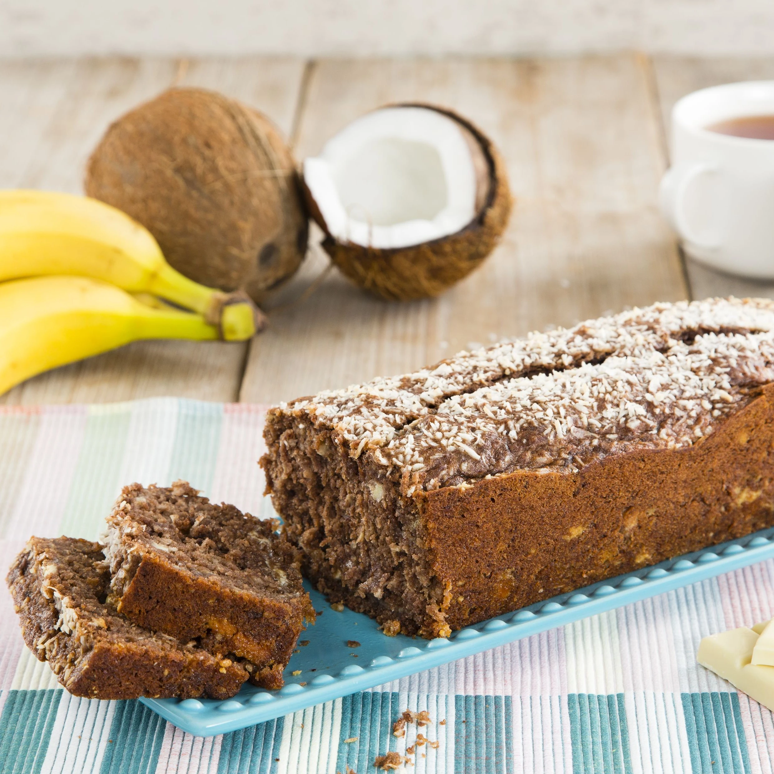 Recept: Bananenbrood met kokos en witte chocolade - Bakken.nl