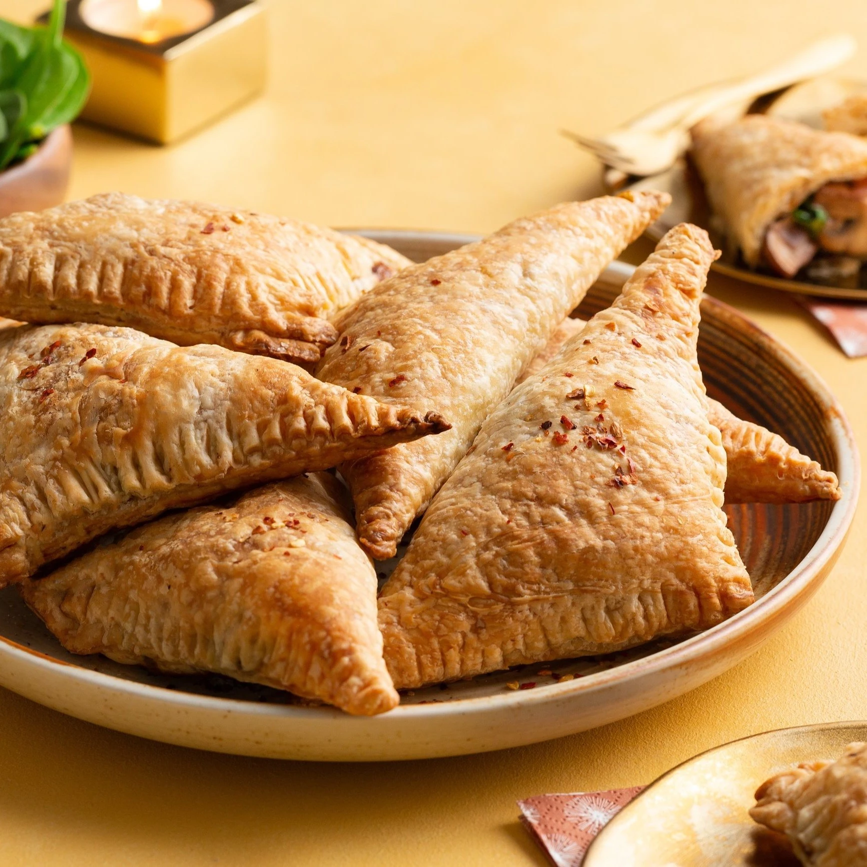 Recept: Vegan borrelhapjes van bladerdeeg met spinazie - Bakken.nl