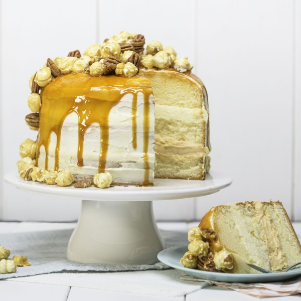 Naked drip cake caramel