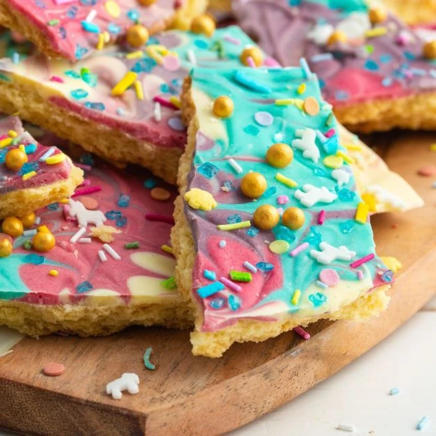 Recept: Magische unicorn koekschotsen - Bakken.nl