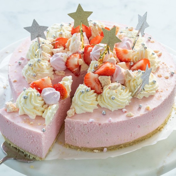 Kerst Eton Mess aardbeienkwarktaart