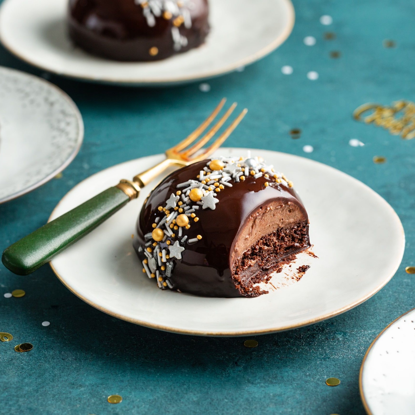 Chocolade Bomb Mirror Cakes | Bakken.Nl