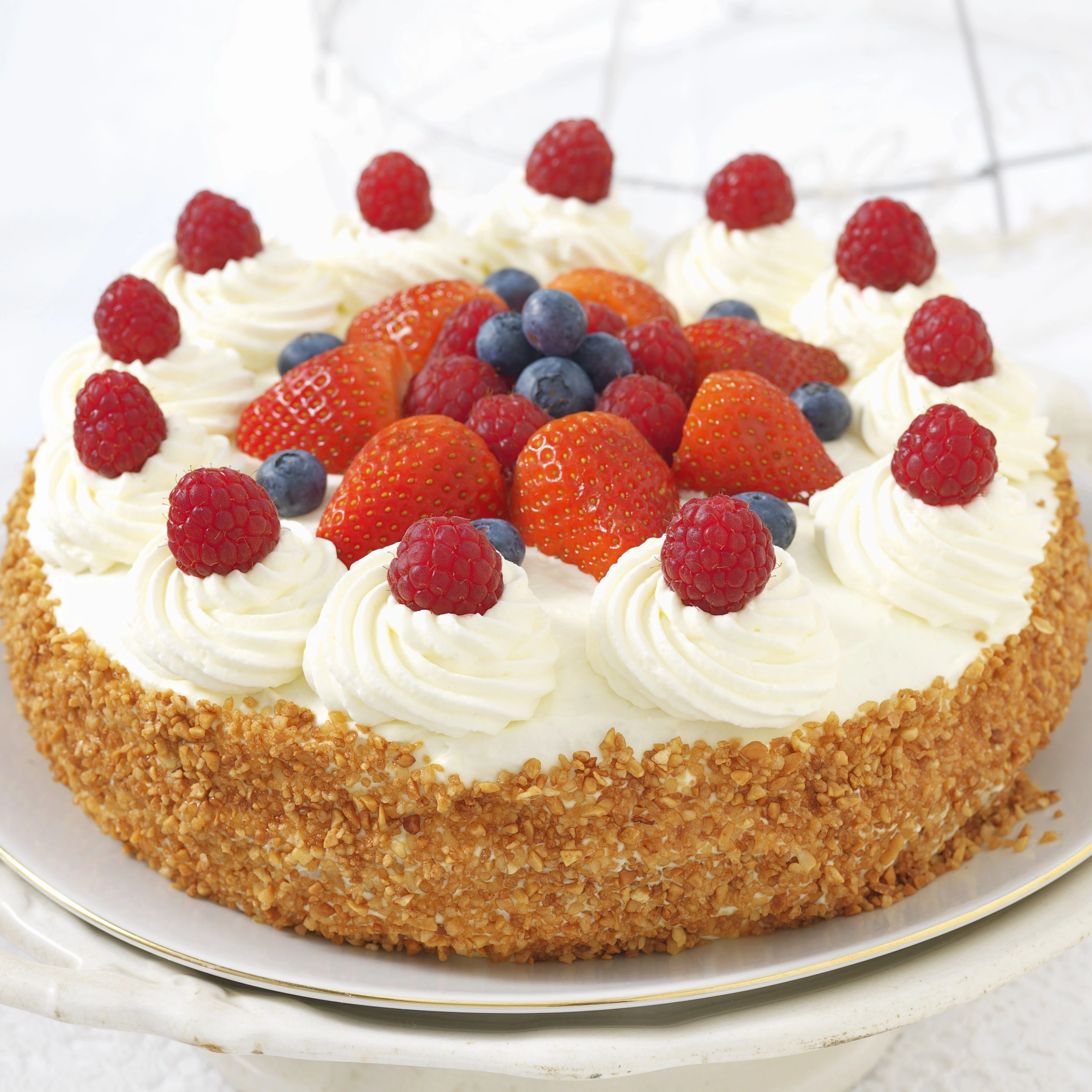 Recept: Luxe slagroomtaart met fruit - Bakken.nl