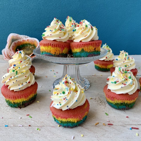 Specimen Papa lengte Rainbow cupcakes | Bakken.nl