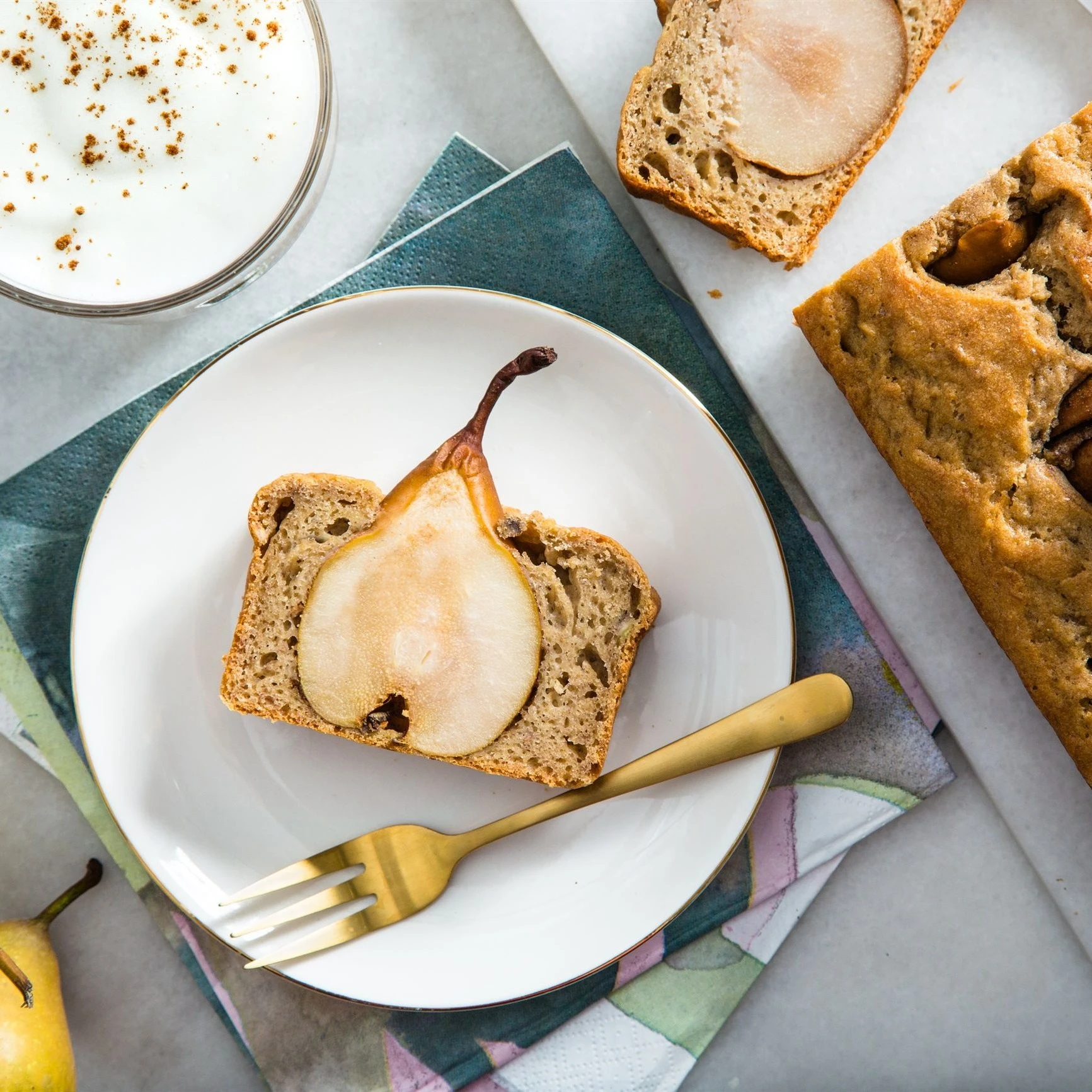 Recept: Bananenbrood met kruidige peren - Bakken.nl