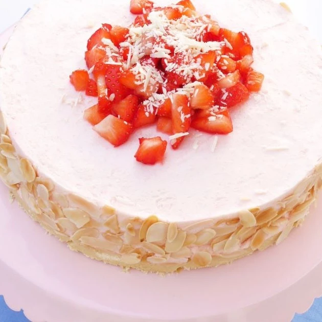 Recept: Aardbeien kwarktaart met witte chocolade - Bakken.nl