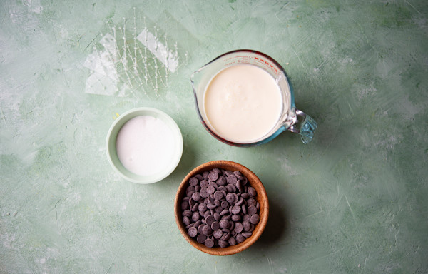 Chocolade panna cotta maken - stap 1