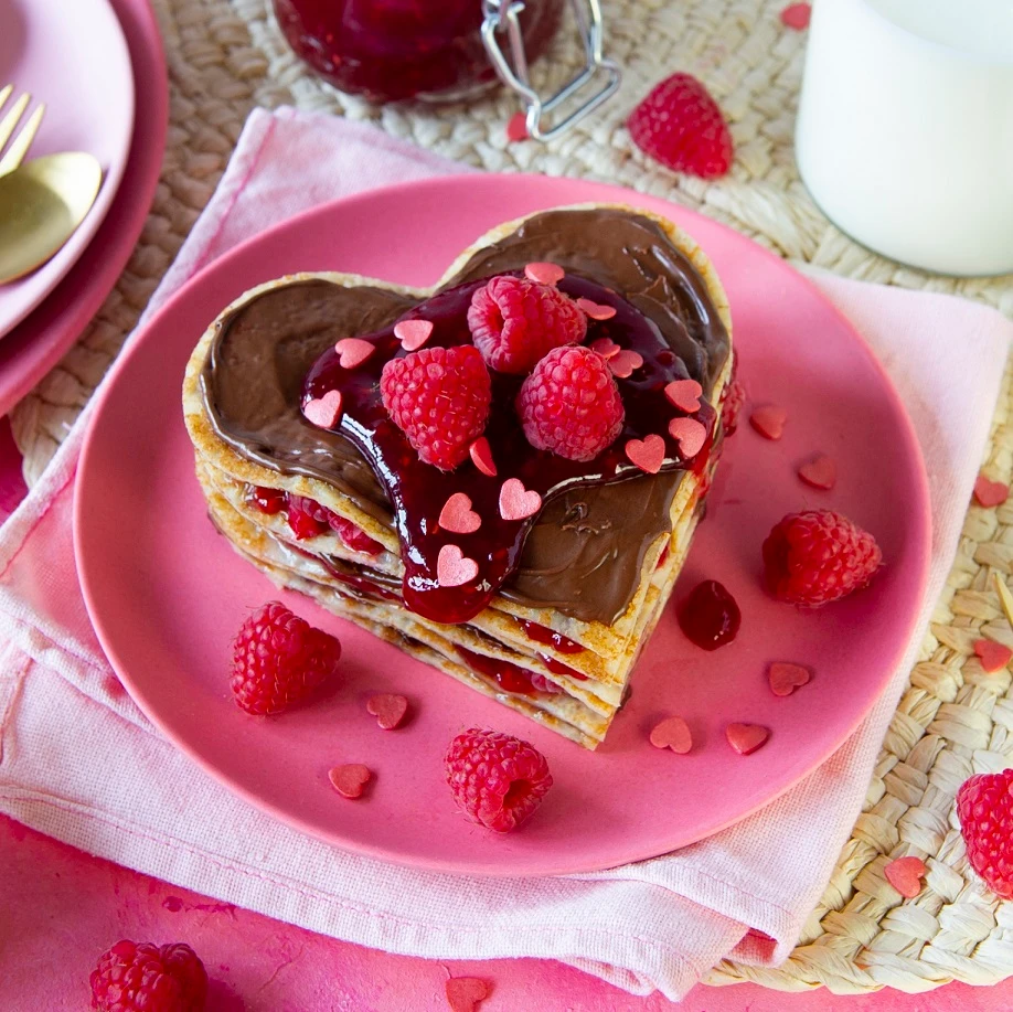 Recept: Hartjespannenkoeken met framboos en chocolade - Bakken.nl