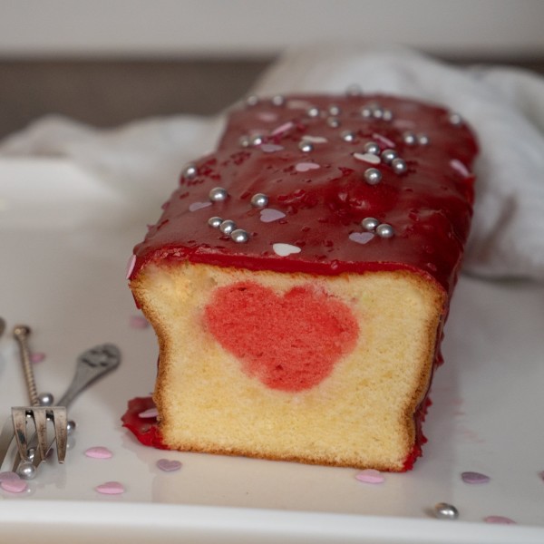 Luchtige cake met roze hart