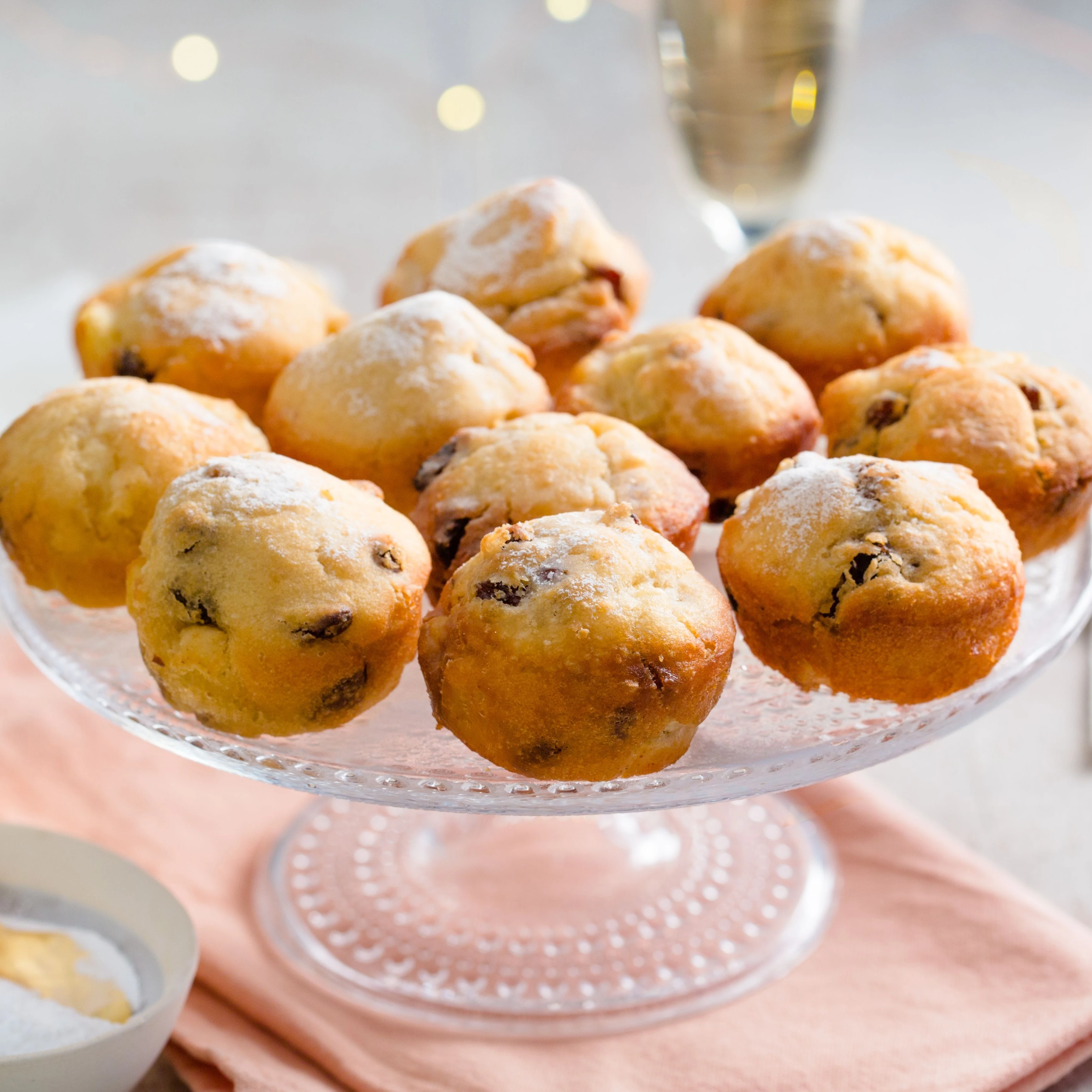 Recept: Oviebollen met rozijnen en appel - Bakken.nl
