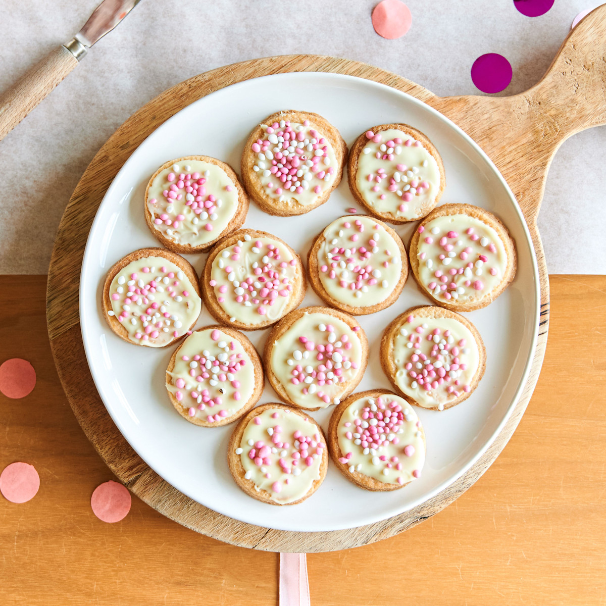 Beschuit met muisjes-koekjes voor de babyborrel