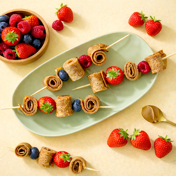 Glutenvrije pannenkoekspiesjes met aardbei | AI Generated