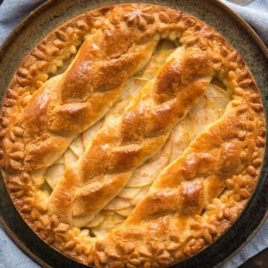 Appeltaart met vlechtwerk en sterrenrand