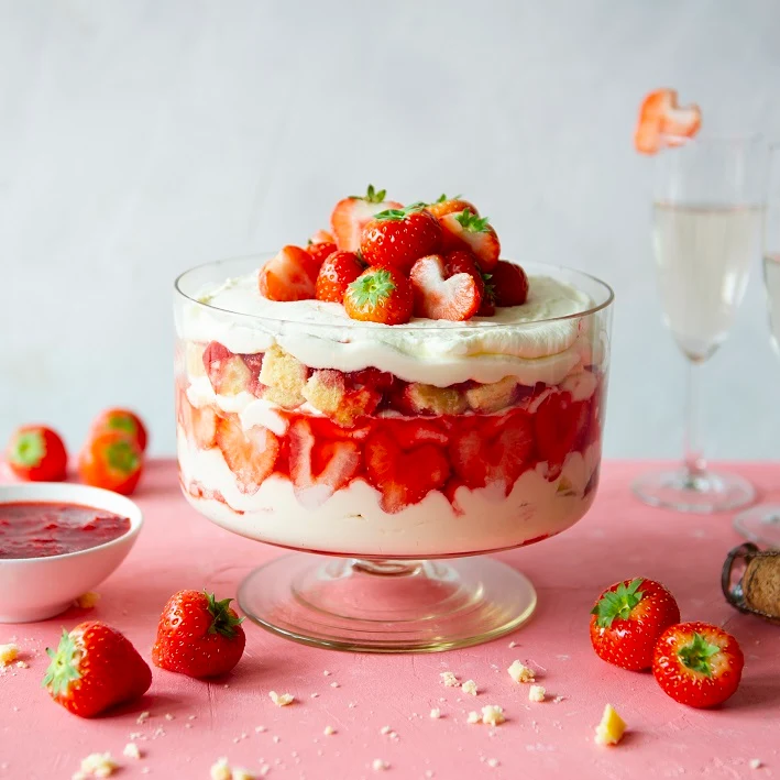 Recept: Trifle met champagne en aardbeien - Bakken.nl