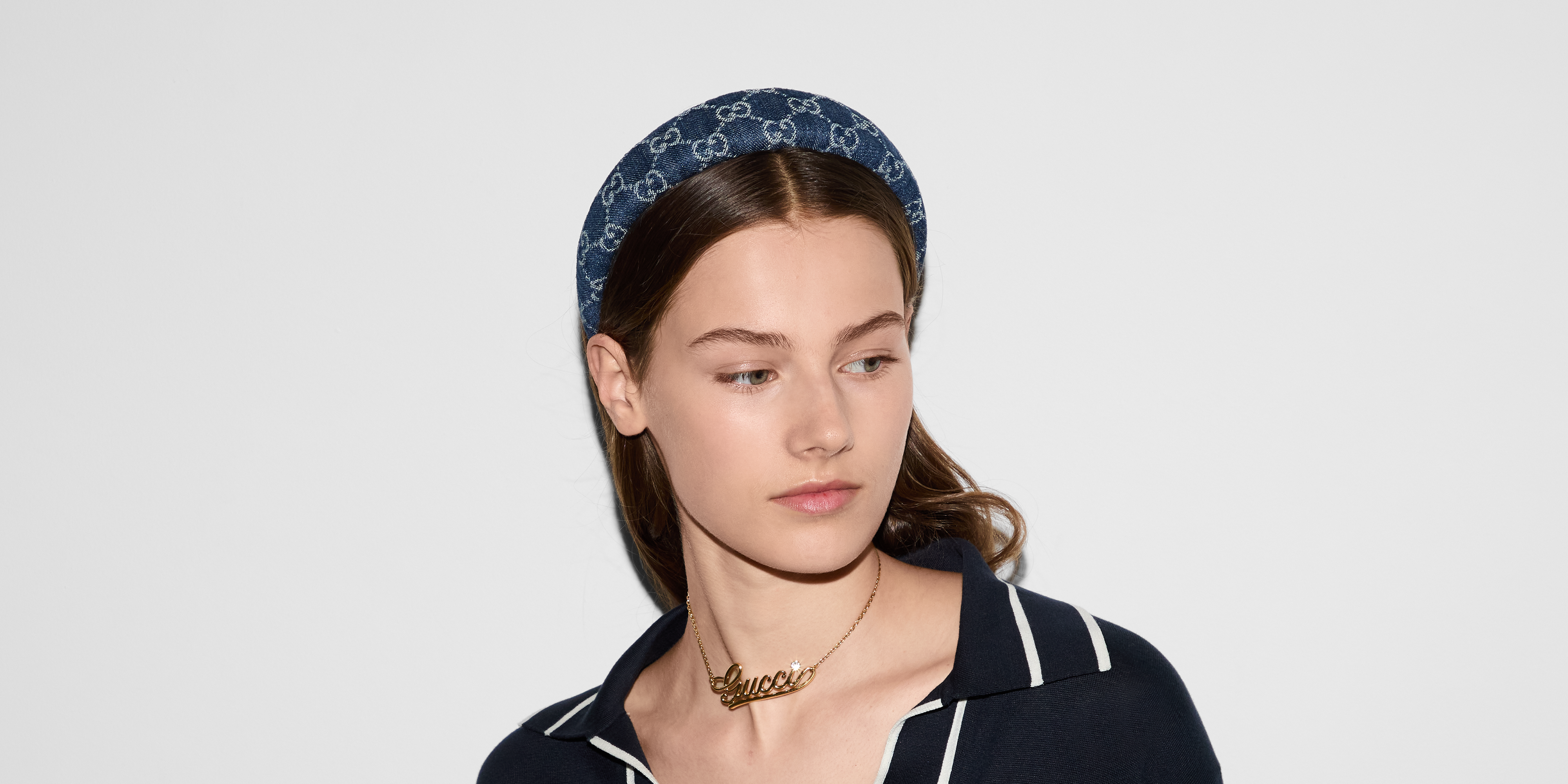 ヘアアクセサリー GUCCI Headband GG GG denim hairband in blue and white | GUCCI® DK