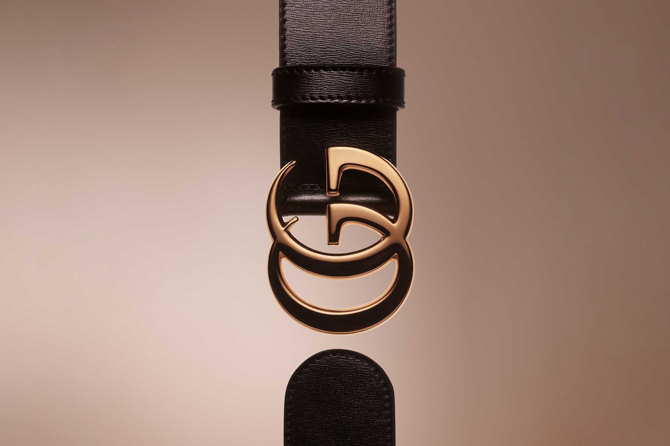 Black Gucci belt gold buckle