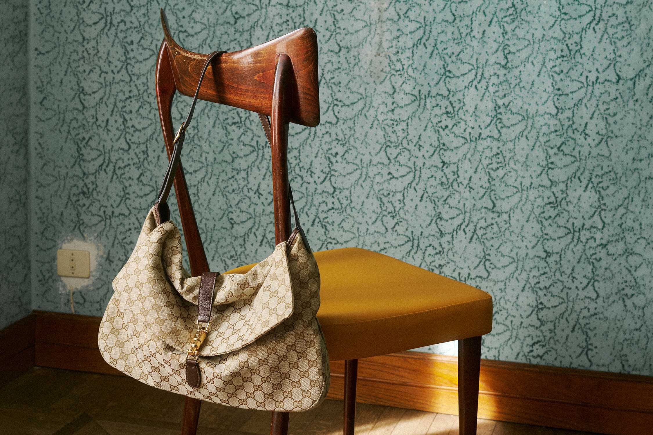 Beige Gucci monogram shoulder bag