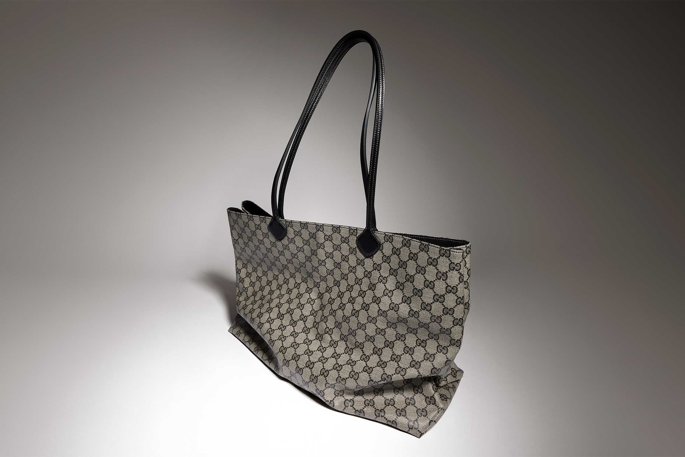 Beige GG Supreme Gucci tote