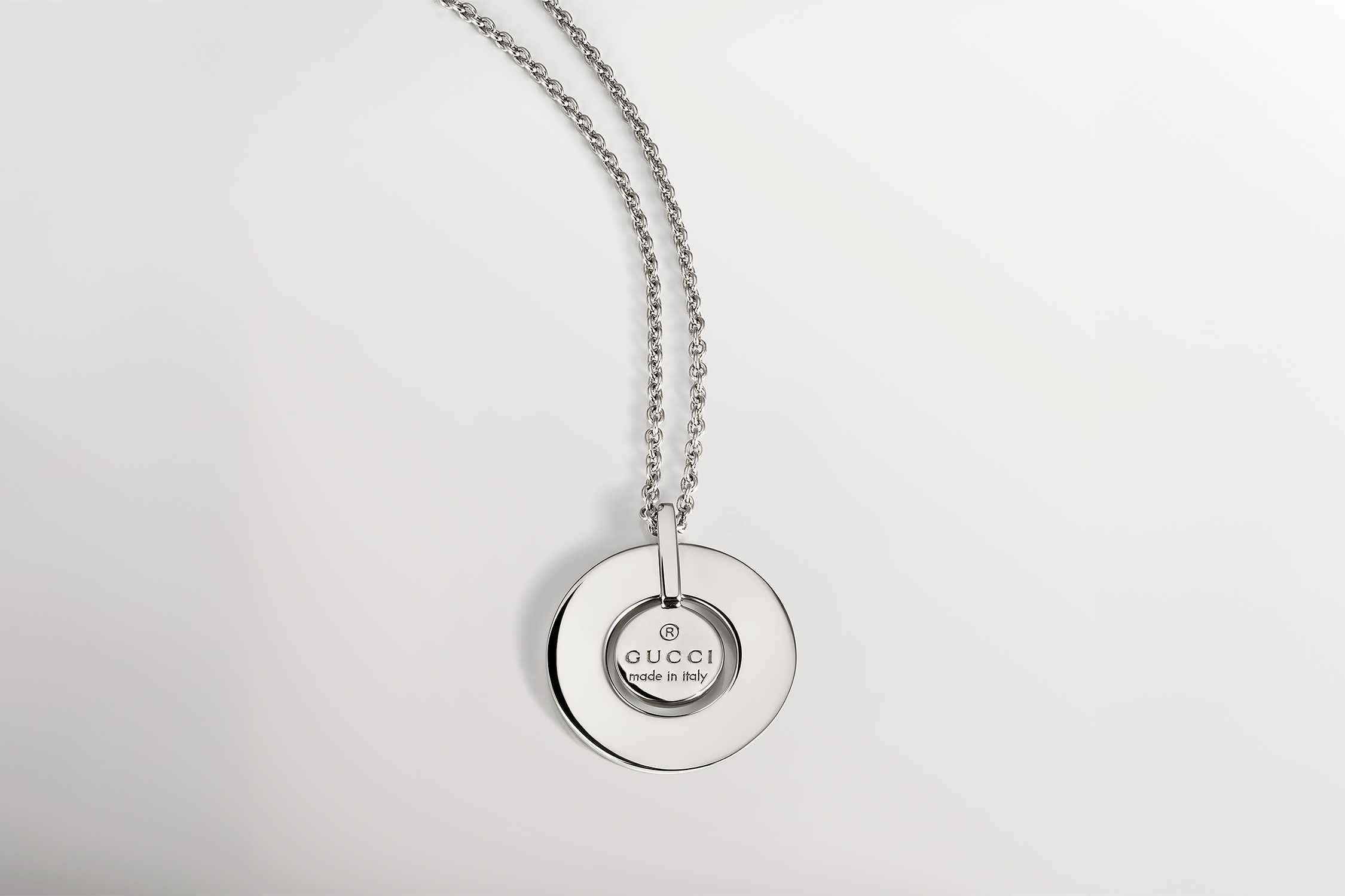 Silver Gucci circular pendant necklace