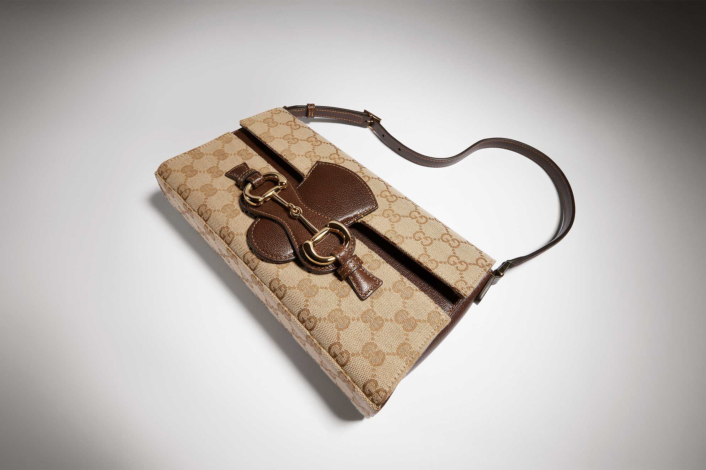 Beige Gucci handbag with horsebit