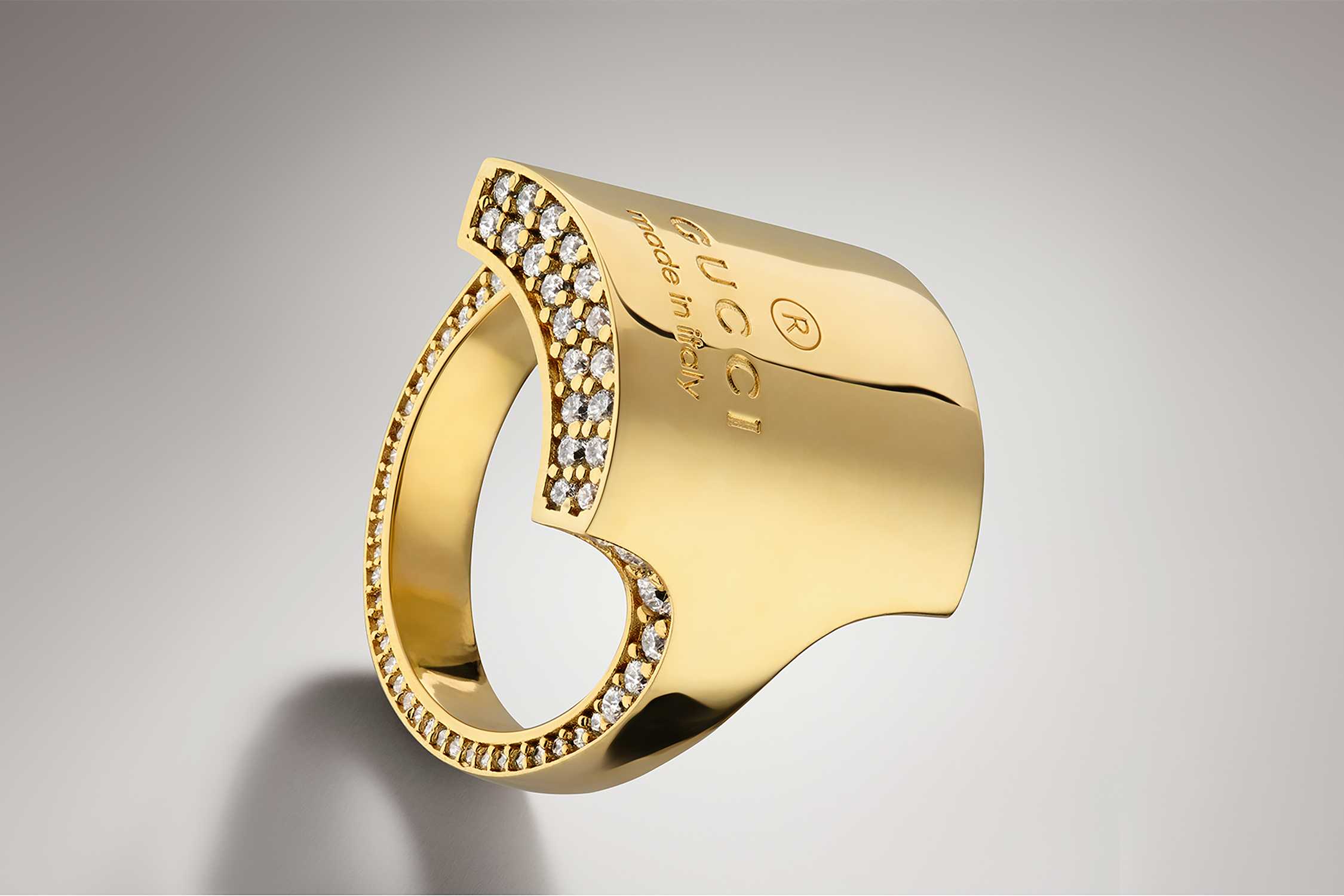 Gucci gold ring with diamonds