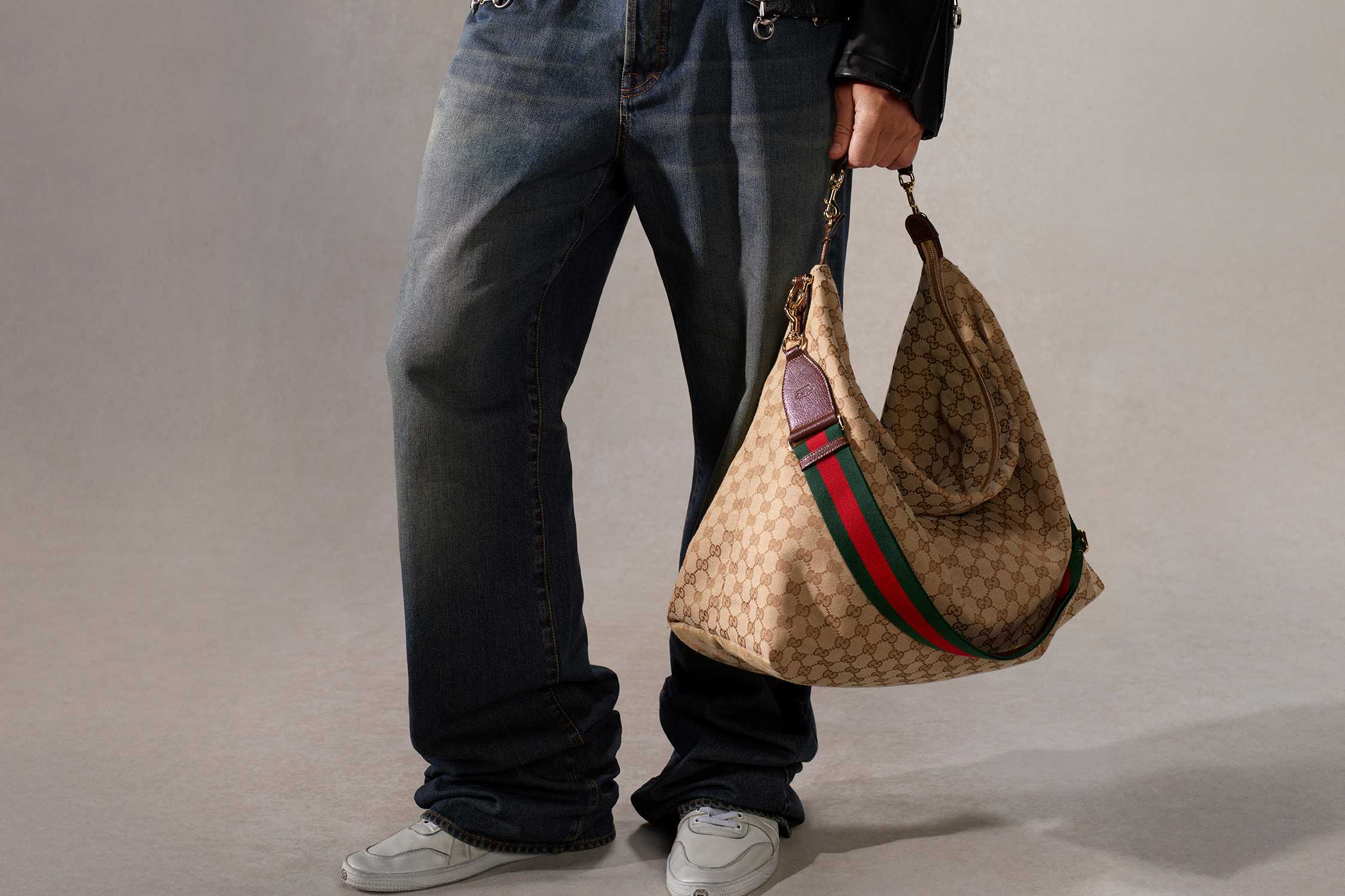 Beige Gucci bag with stripes