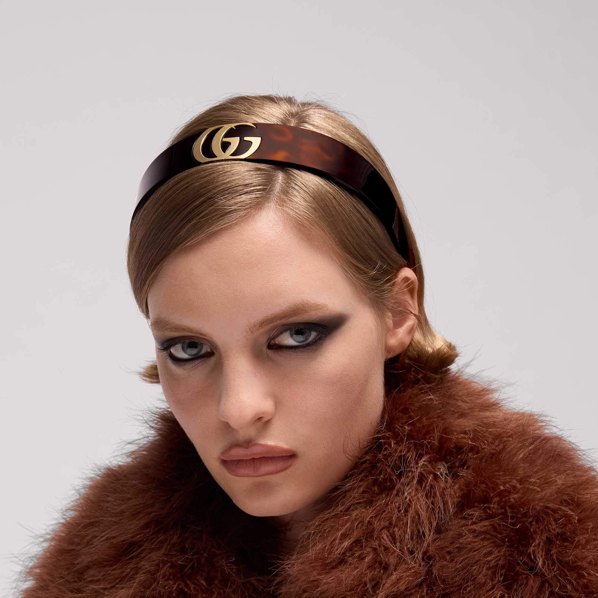 Blue Gucci headband gold necklace