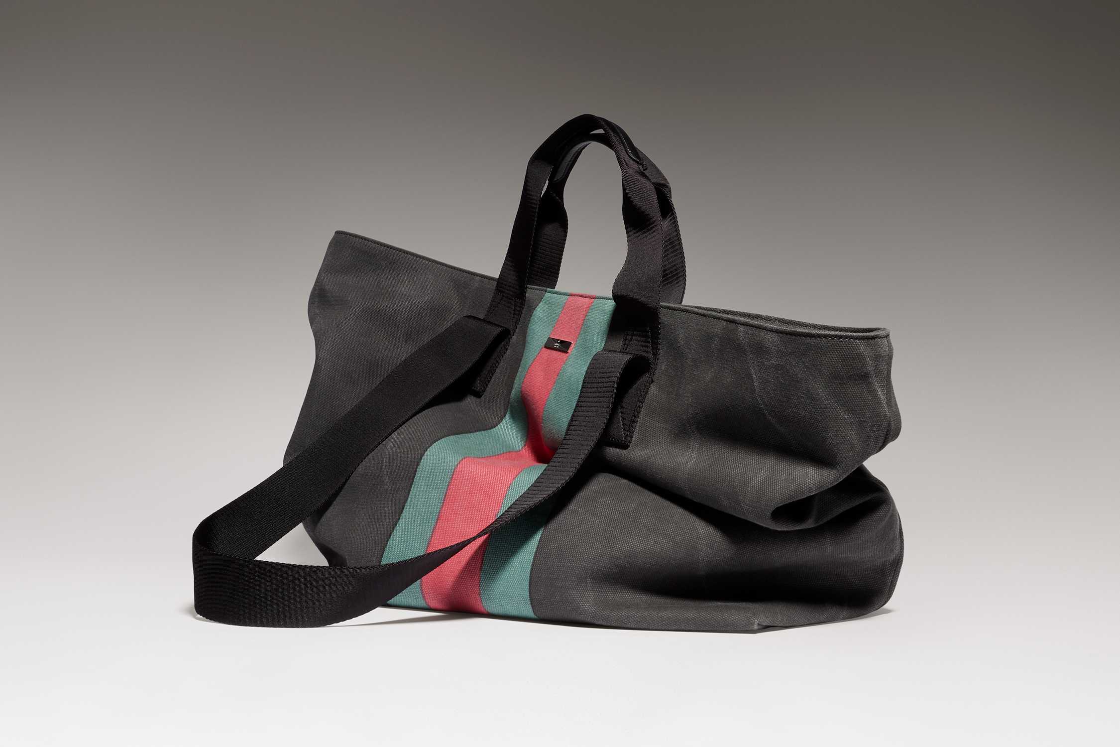 Grey Gucci tote, pink stripe