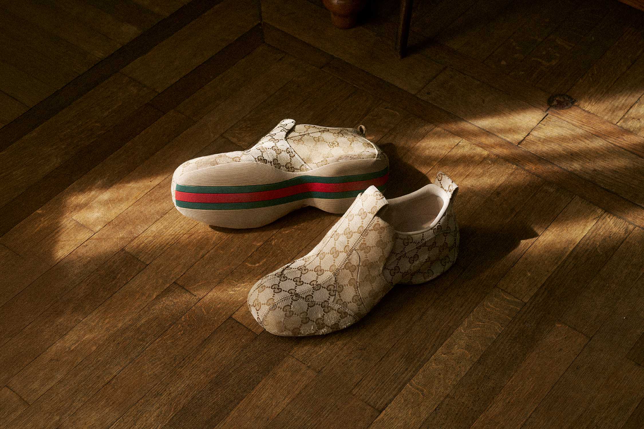 Beige GG monogram Gucci clogs