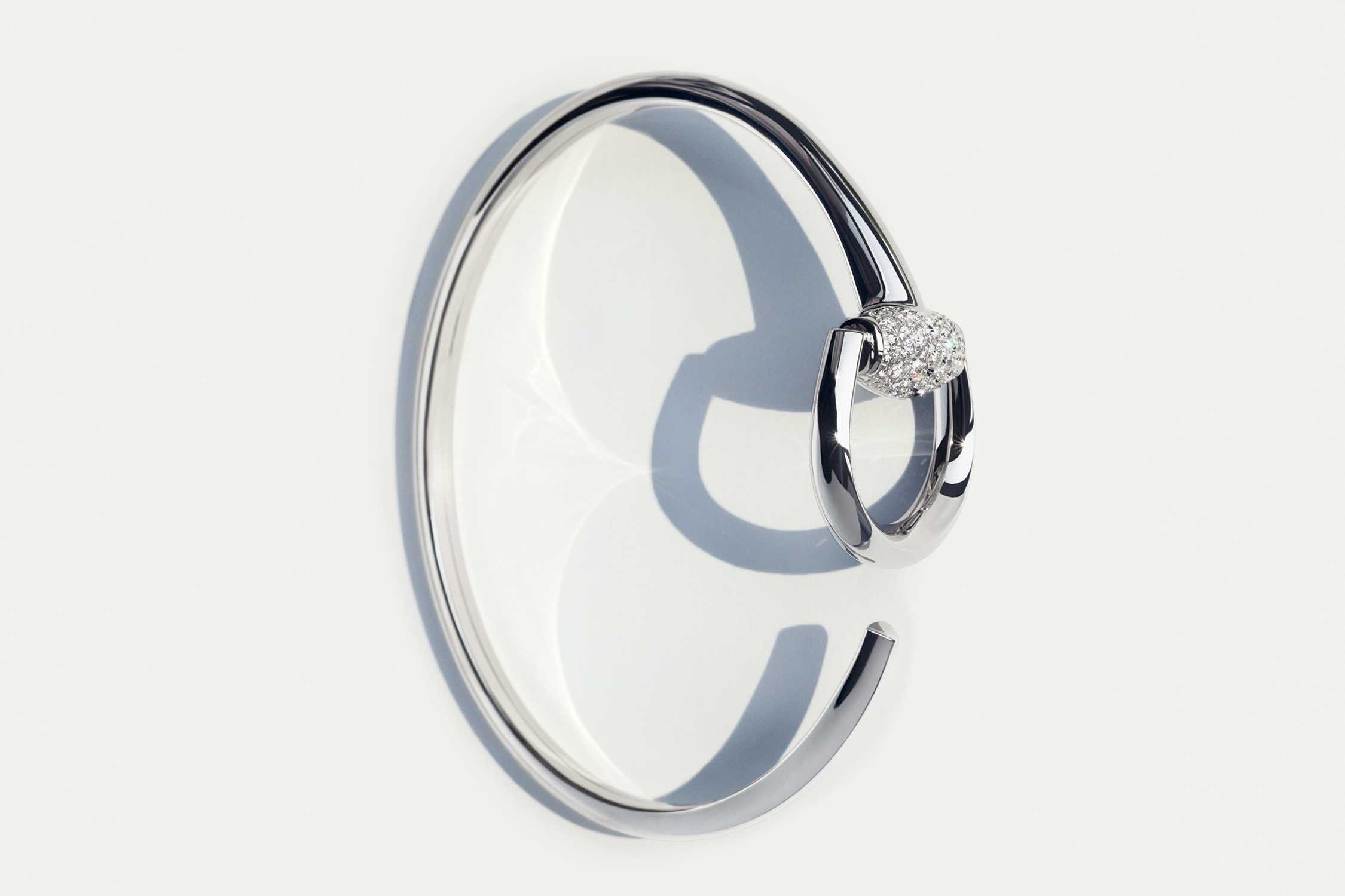 Silver Gucci bracelet with diamonds