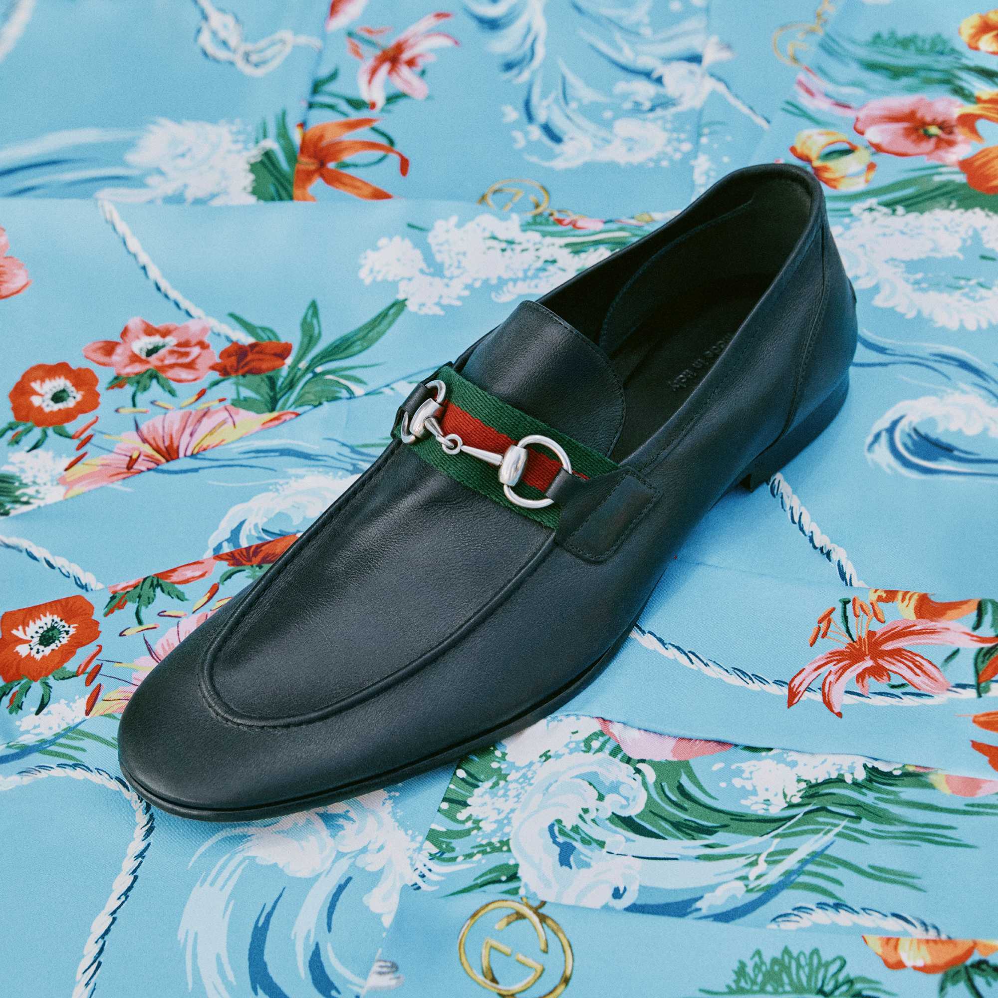 Black Gucci loafer green-red detail