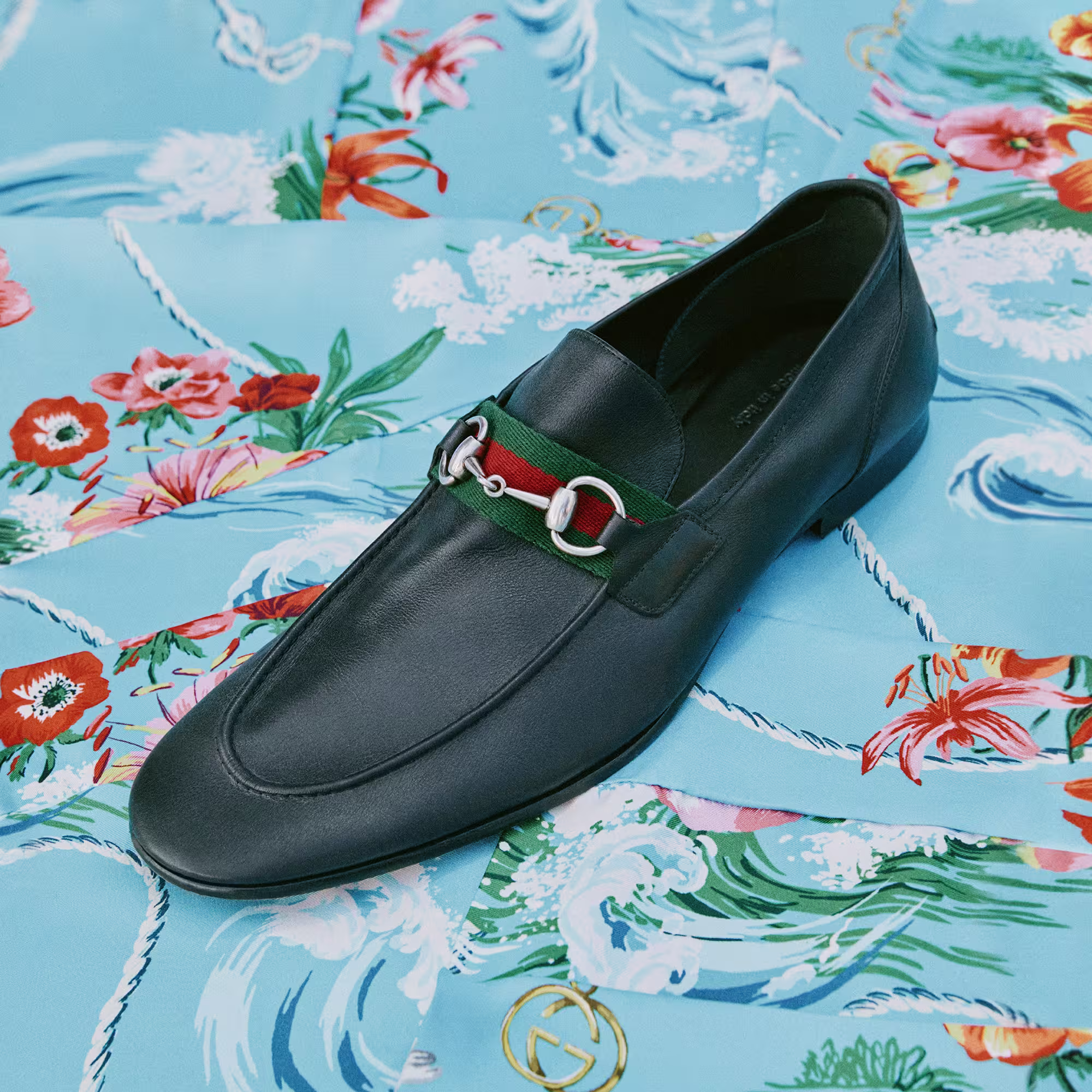 Black Gucci loafer green-red detail