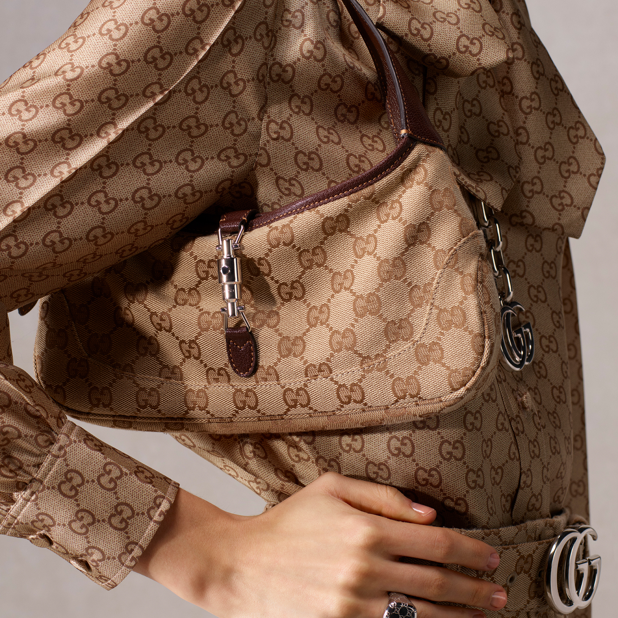 GUCCI グッチ GG ワンショルダーバッグ 肩掛け ロゴ金具 総柄 GUCCI グッチ GG ワンショルダーバッグ 肩掛け ロゴ金具 総柄