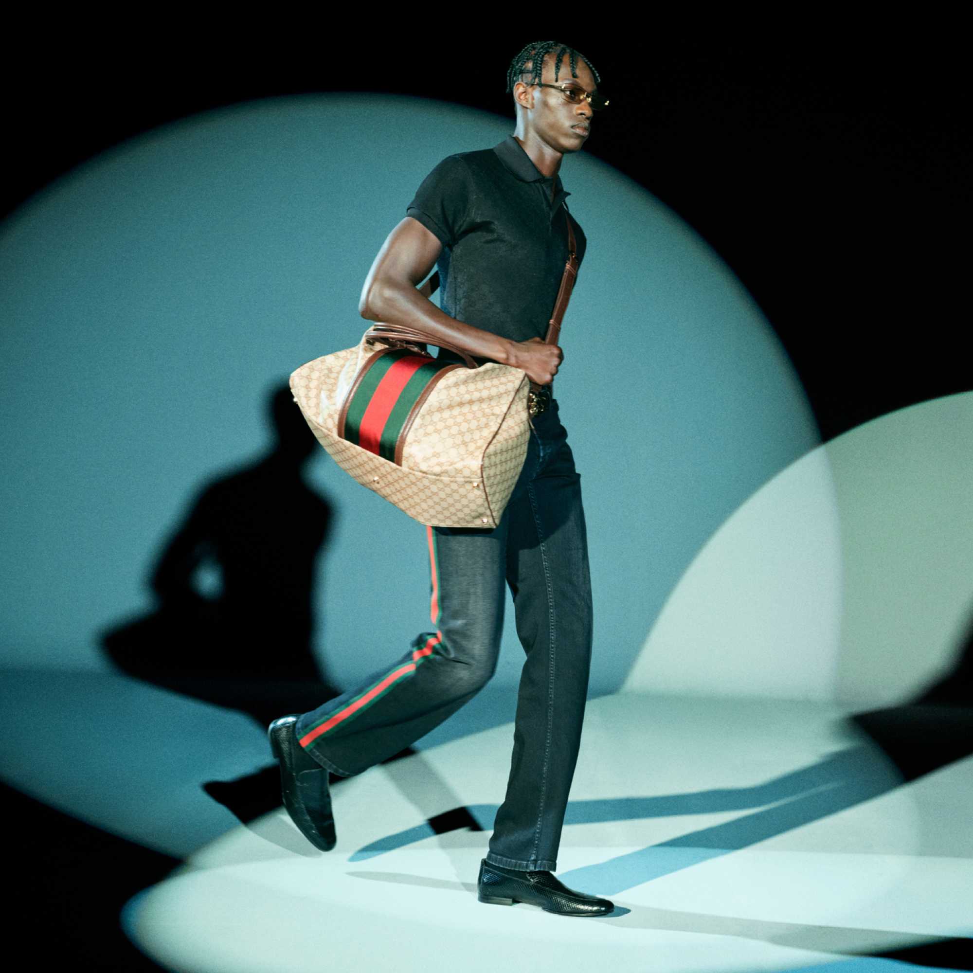 Beige Gucci bag with stripes