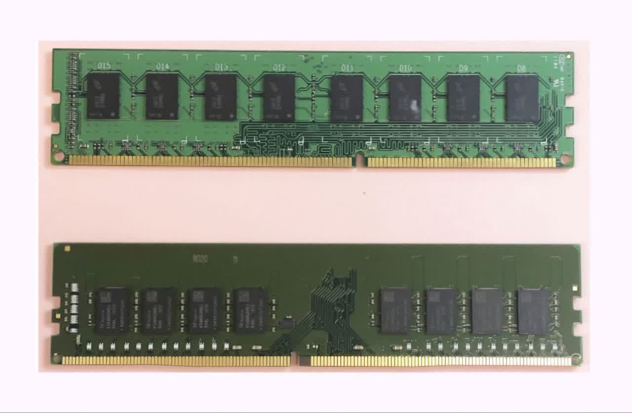 Name the type RAM modules being shown in this images, from top to bottom