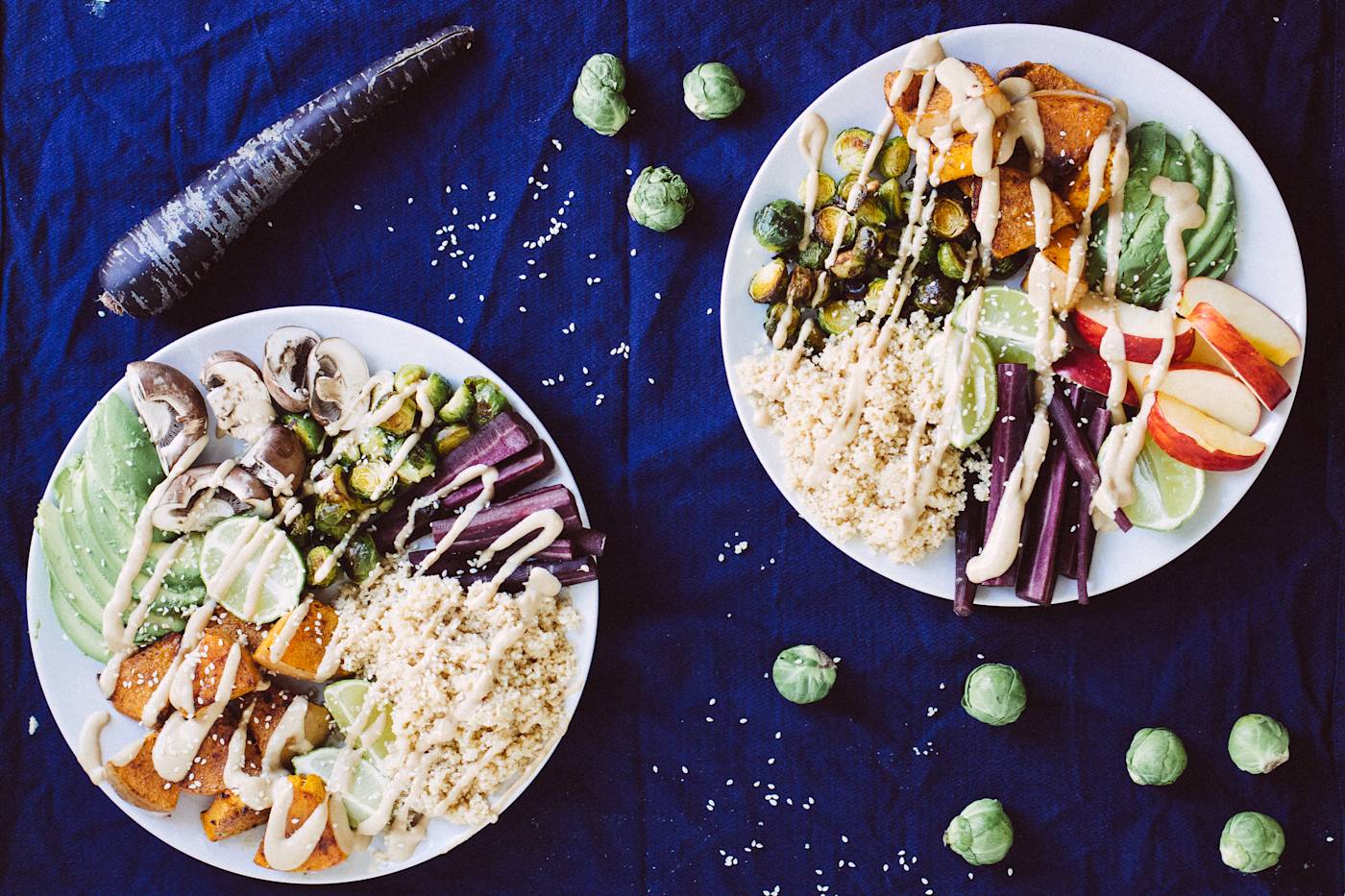 Vegane CouscousBowl mit Rosenkohl & TahinDressing Zucker&Jagdwurst