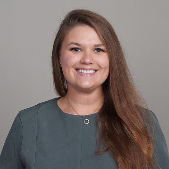 Elizabeth Pauls headshot